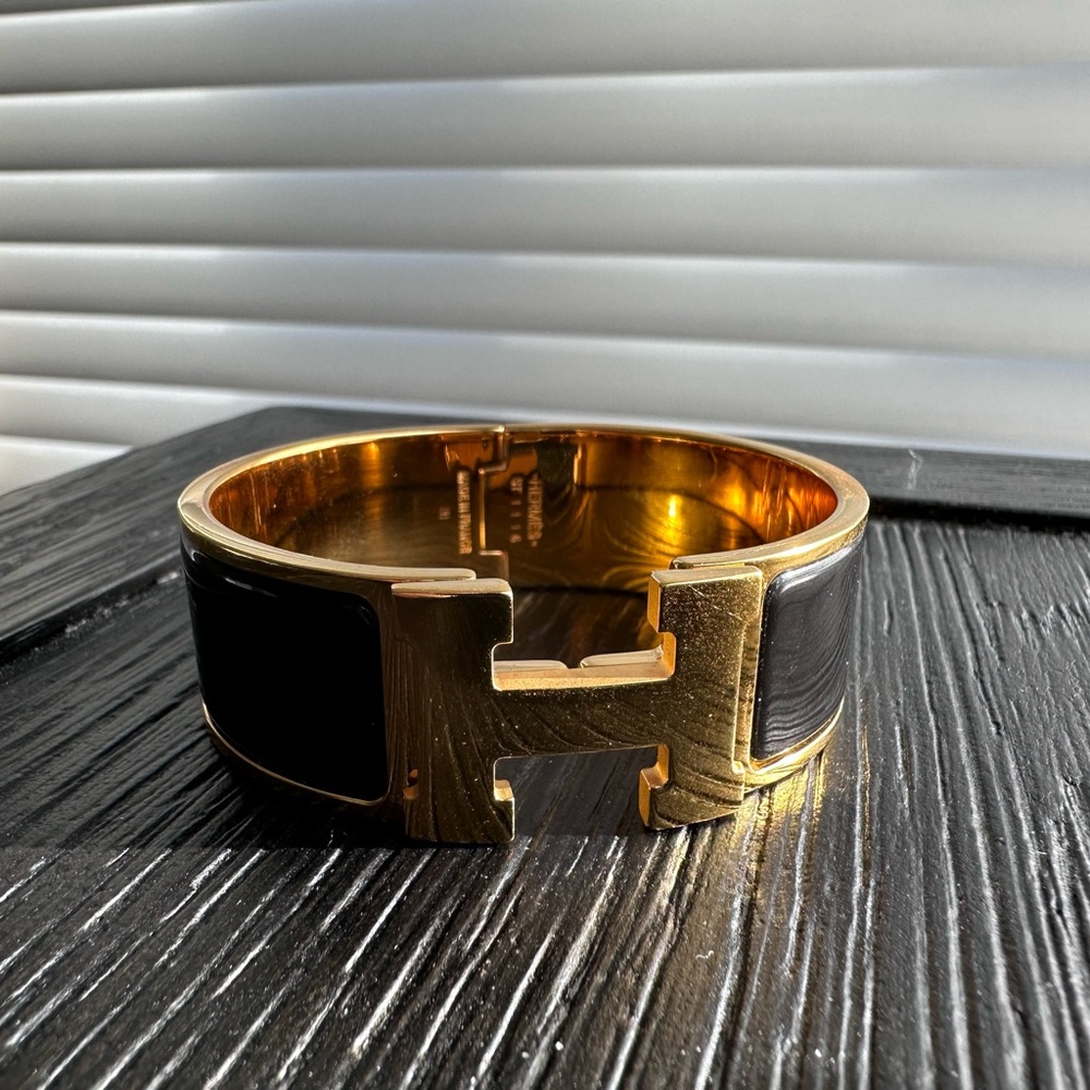 HERMÉS Clic Clac H Bracelet - Black/Gold in size PM